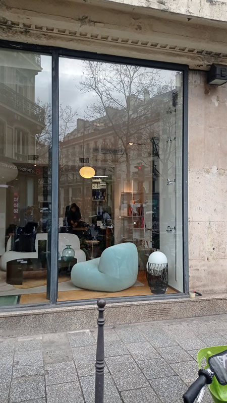 Vitrine magasin à Paris 3